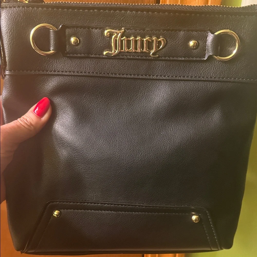 Juicy Couture Elegant Black Crossbody Bag - Picture 2 of 4